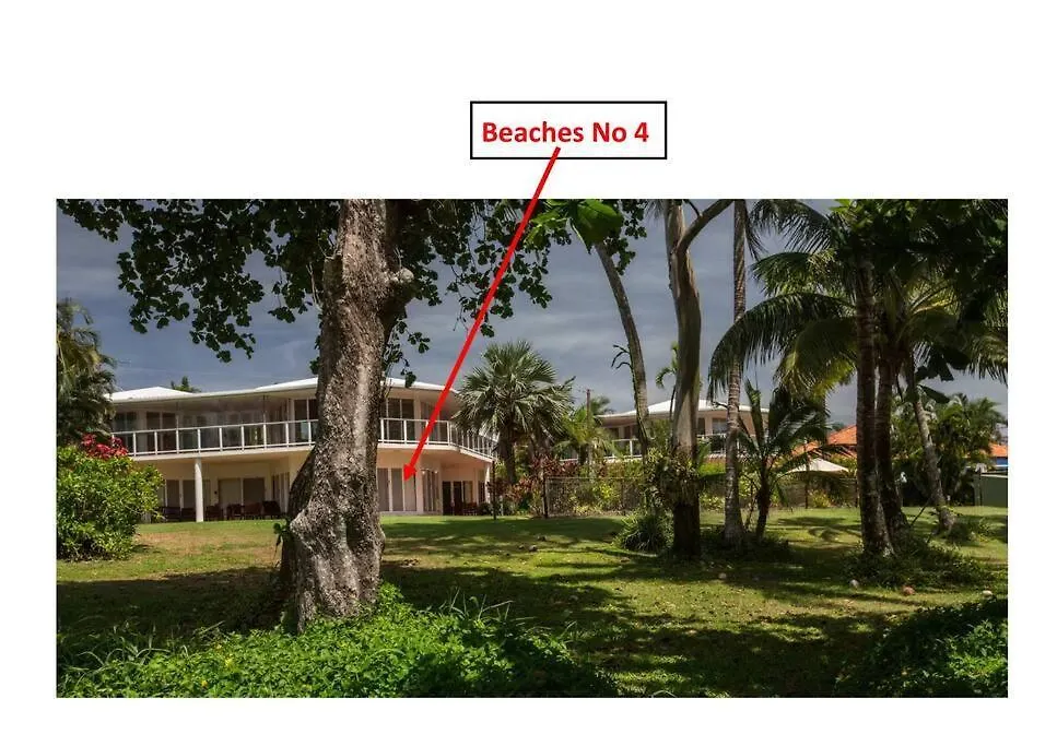 Beaches No 4 - Absolute Beachfront South Mission Beach 0*,
